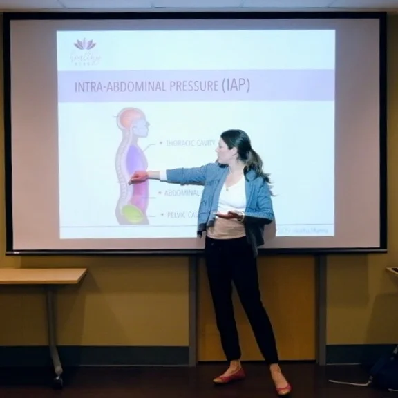 Ottawa osteopath Shauna Ironside presenting during her 2019 prenatal class for pregnancy women.
