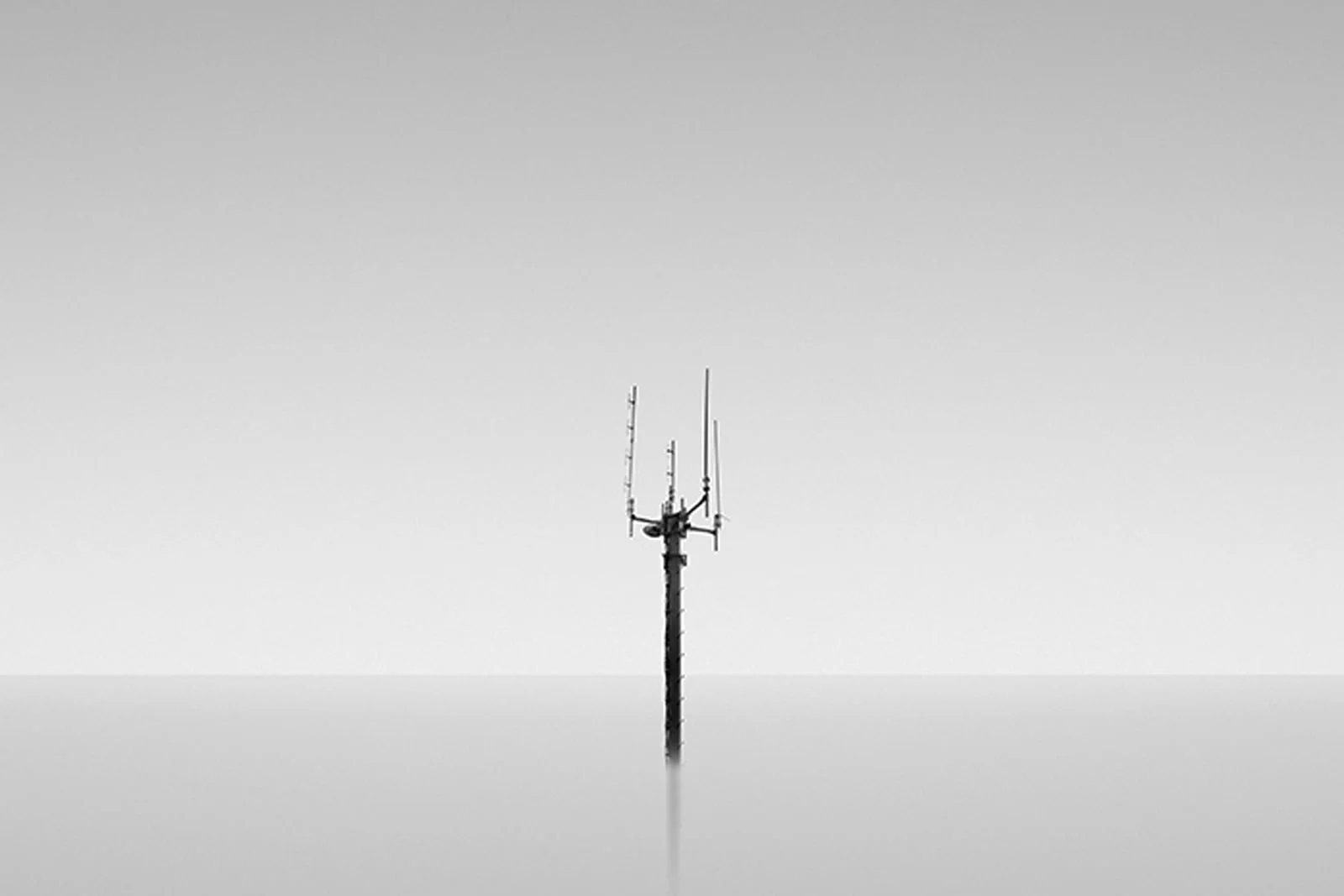 hr_background_radiotower.jpg