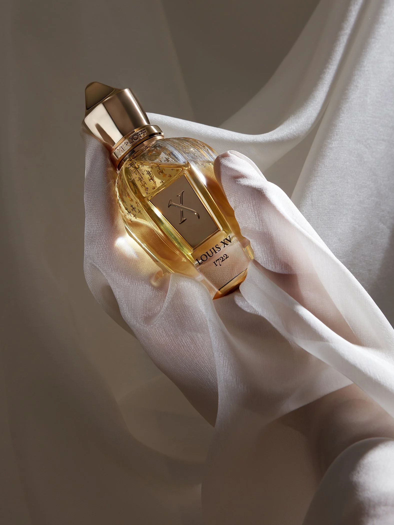Fragrance in Fabula