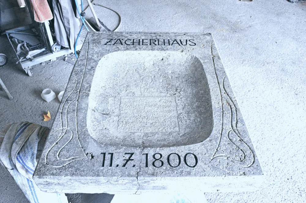 2015ZacherlhausFüssenRestaurierungPlatteHausfassade-21.jpg