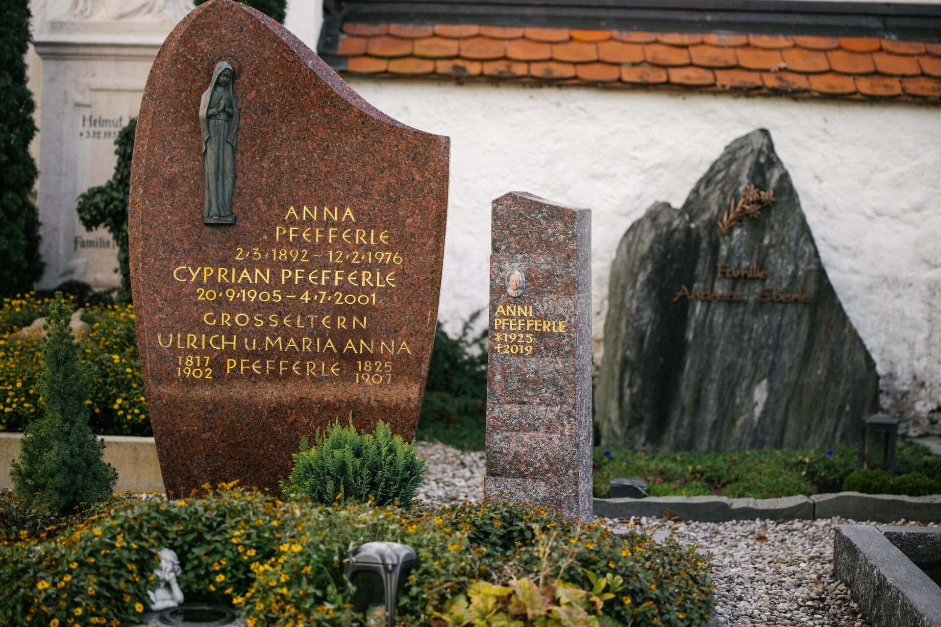 G621 | Handwerklich gefertigter Grabstein Duo