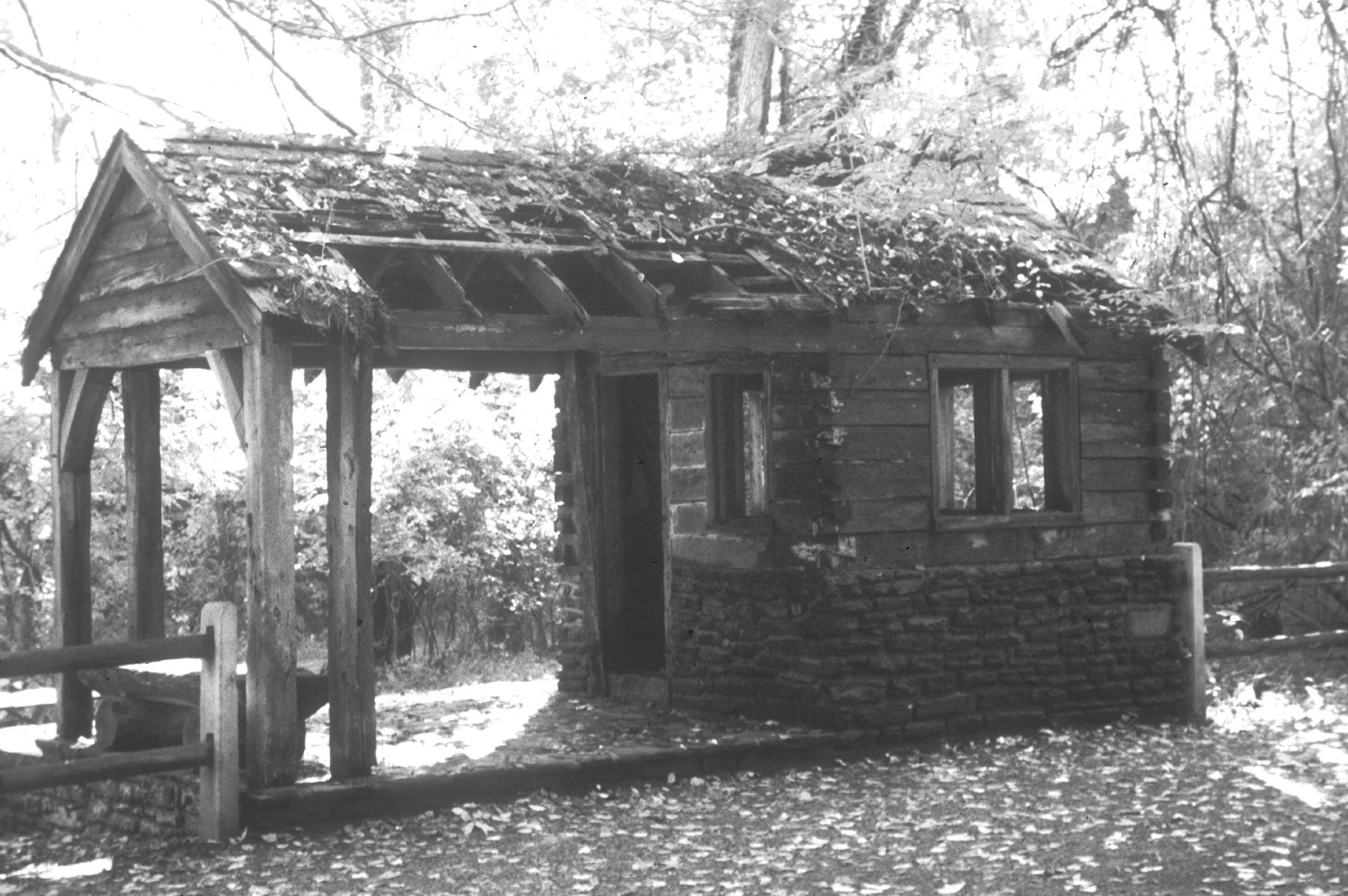 Figure 5. Allen’s Lane guard shelter, 1996 (K. Cowing).
