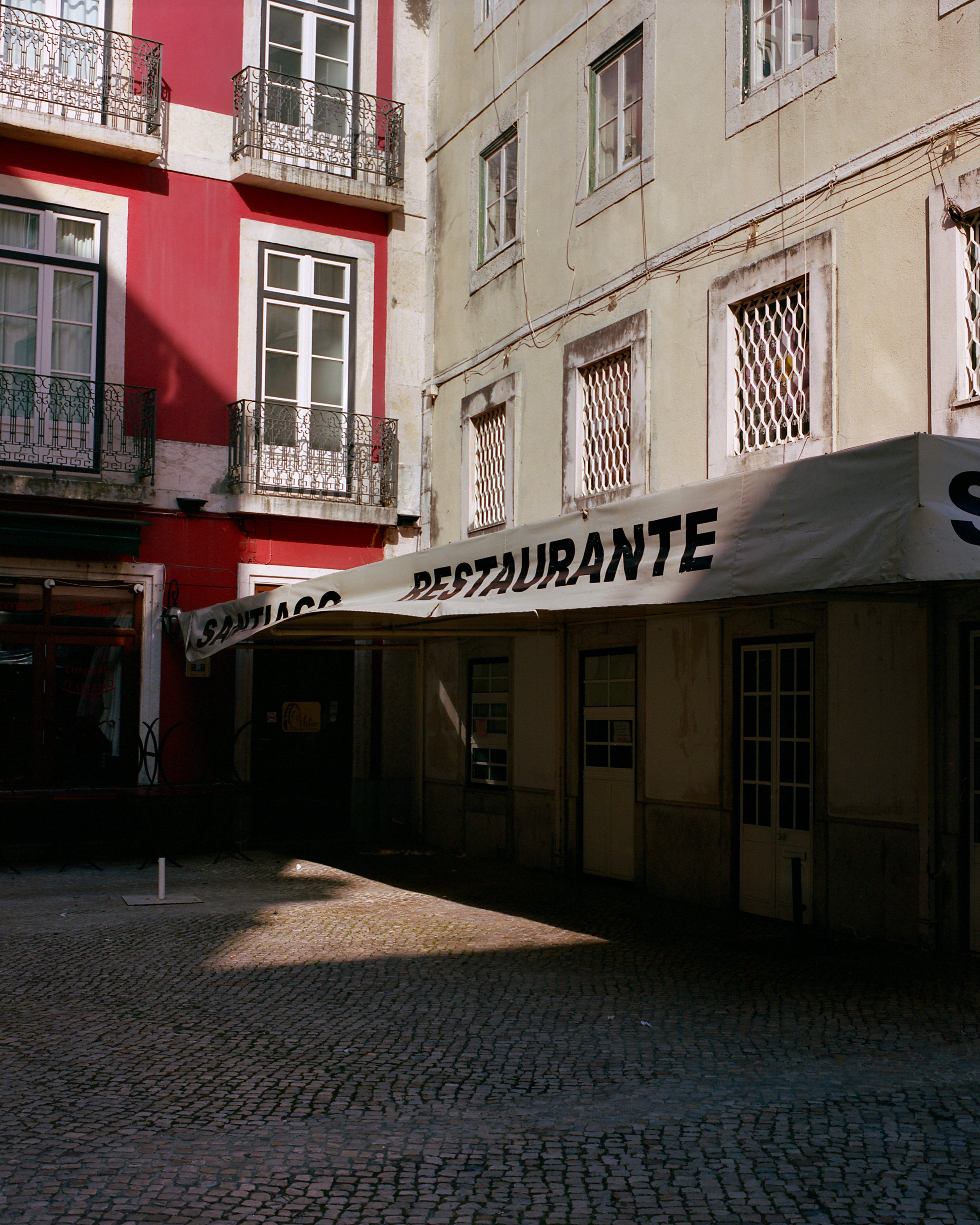 160610_Portugal_RAW_120mm_Portra400_31.jpg