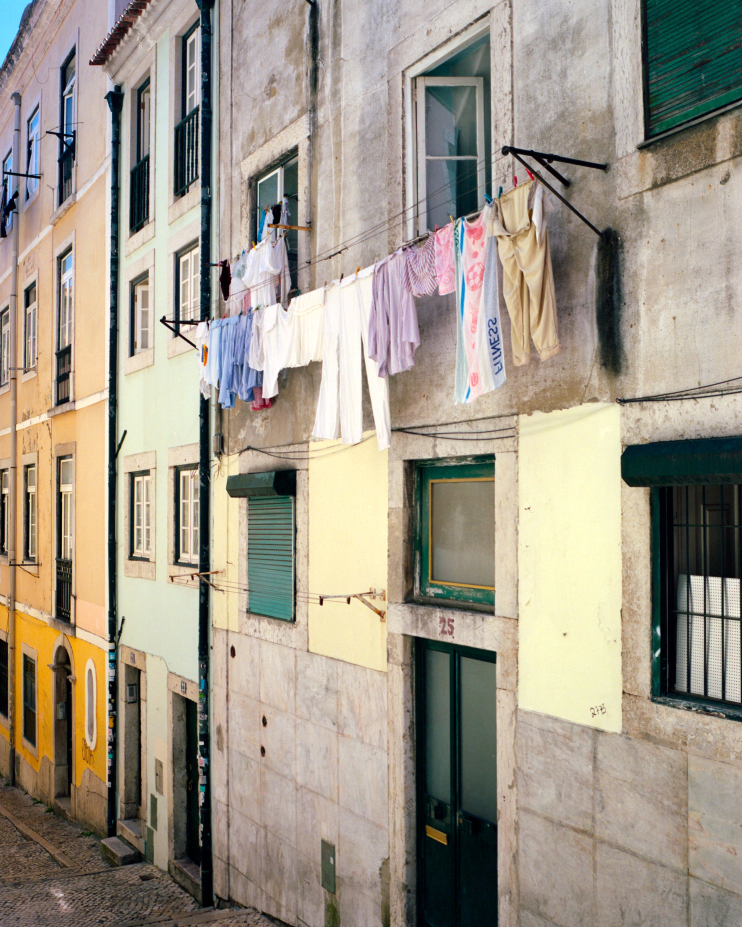 160610_Portugal_RAW_120mm_Portra400_2 copy.jpg