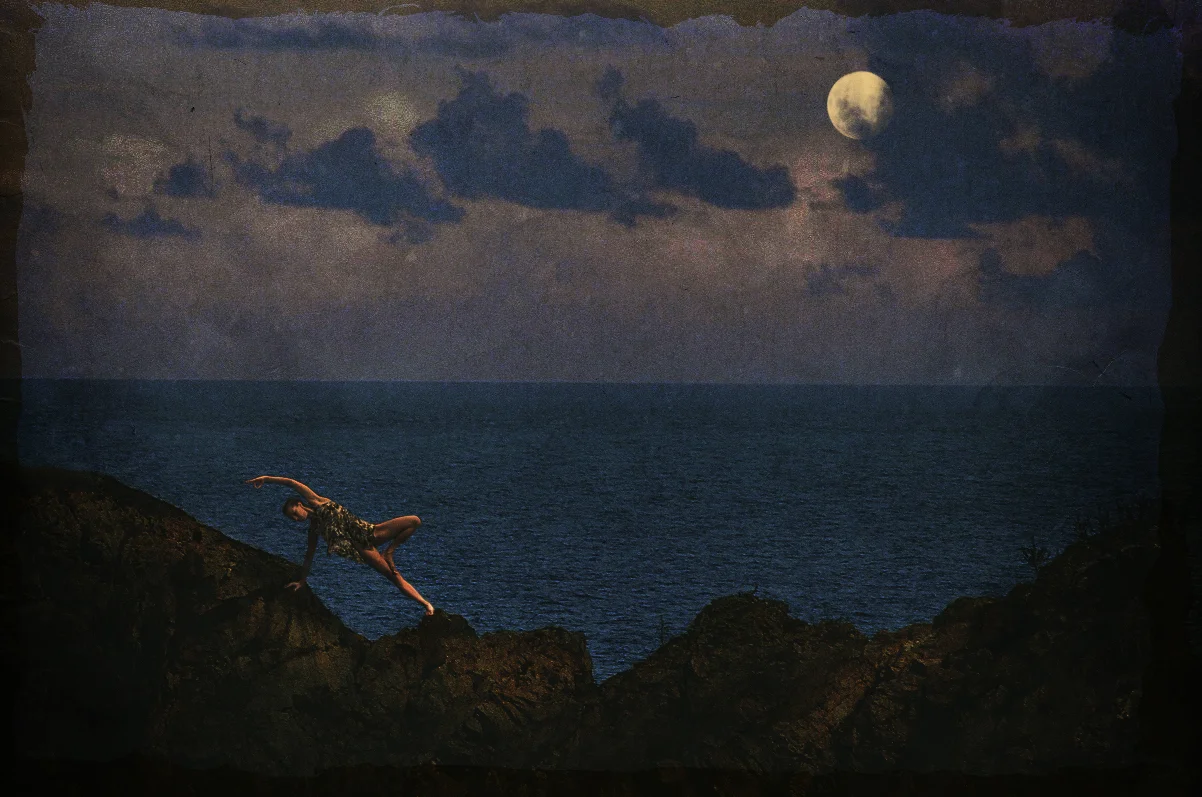 moon sea vintage dreamland.jpg