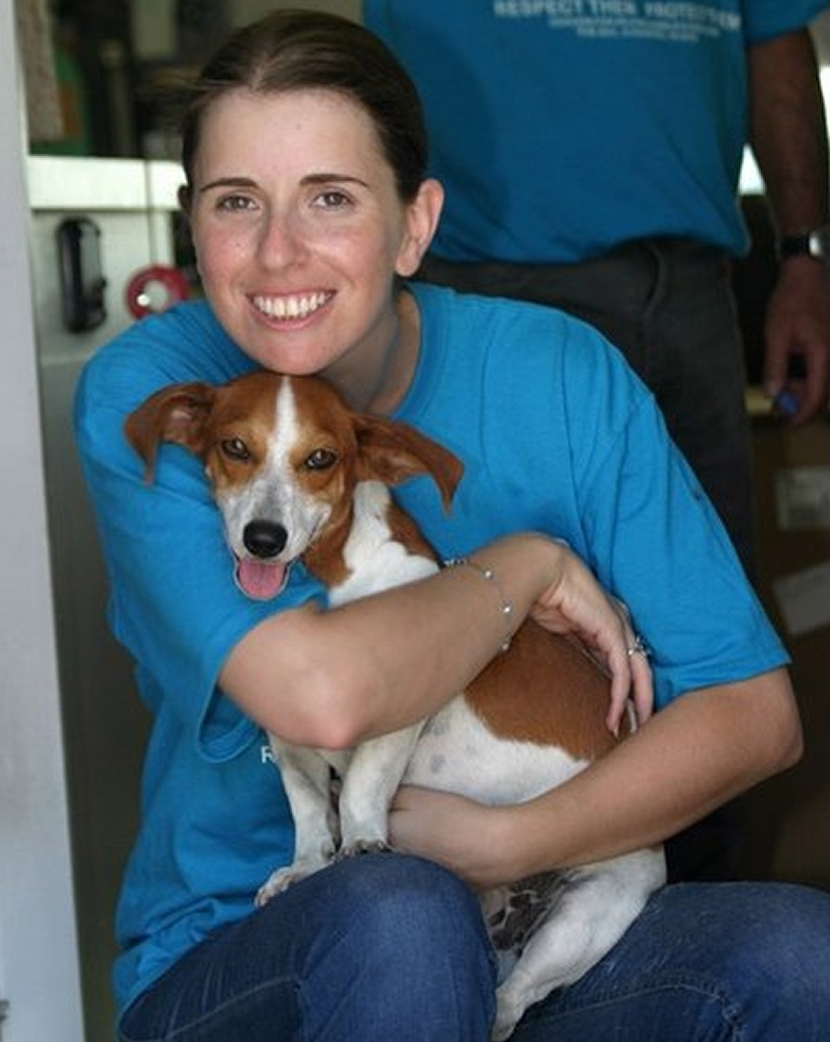  During CHAI's Gaza animal rescue, a Hakol Chai volunteer &amp; Tali, Hakol Chai staff member, rescue a little dog.&nbsp; (photo  by Avi Hirschfield)   