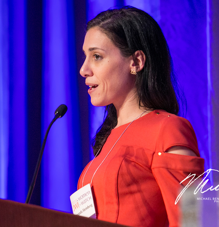 Amanda Steinberg accepting her 2013 Women to Watch award at JWI's gala in Washington, D.C. (Photo by Michael Bennett Kress.)