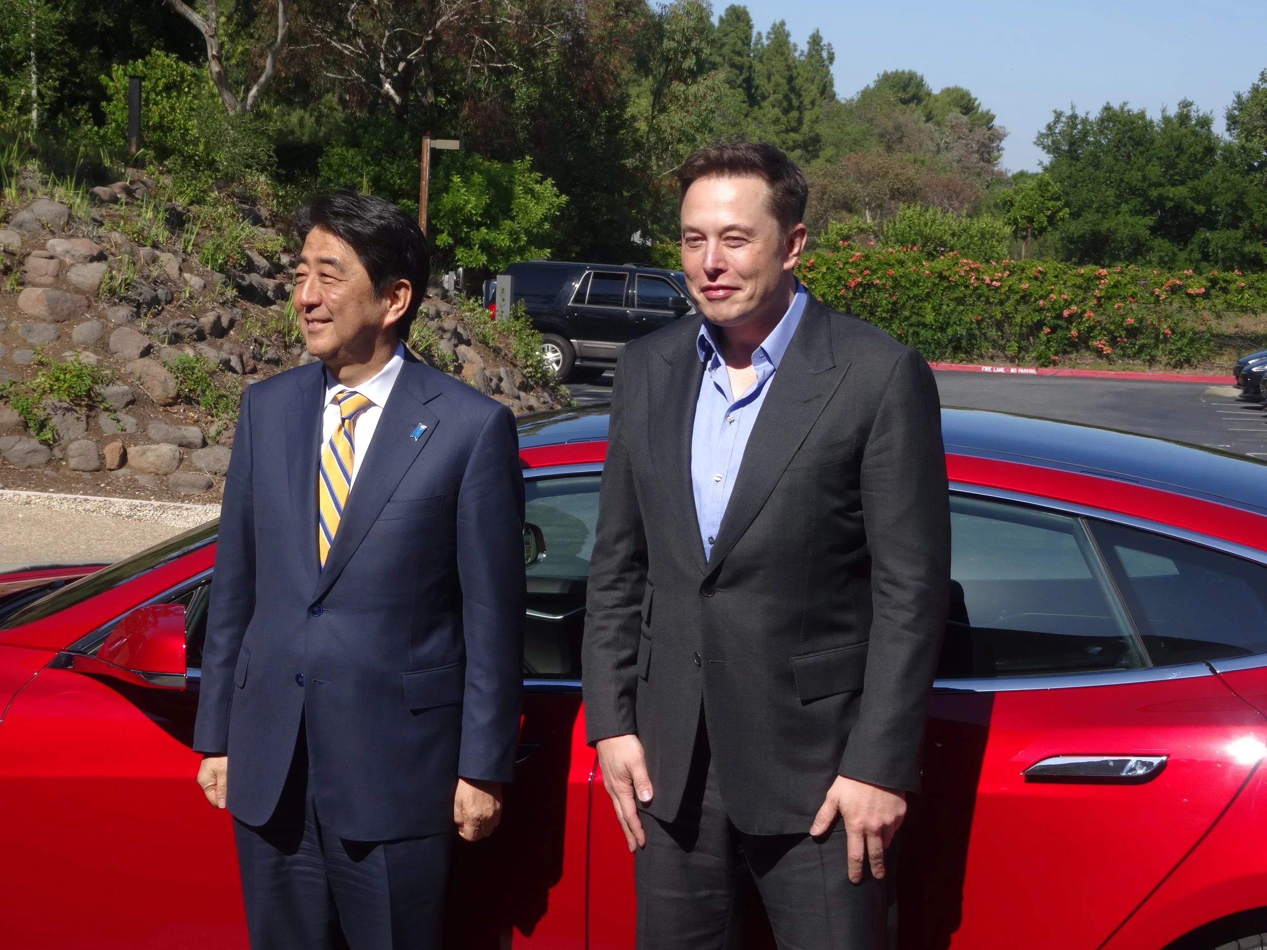 日経ビジネスオンラインに「テスラとバッテリー」 Tesla's battery politics article is up