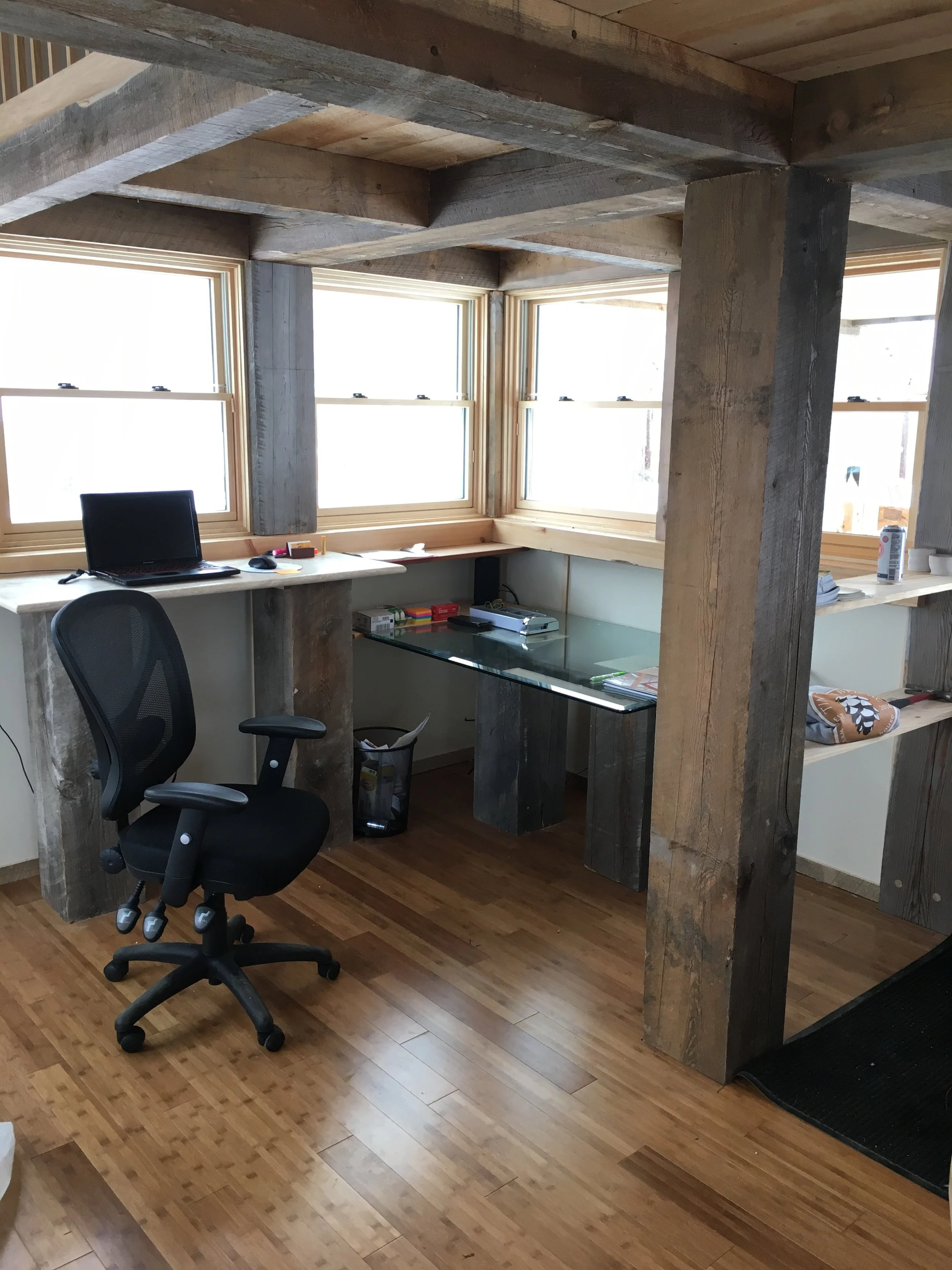 Work desk