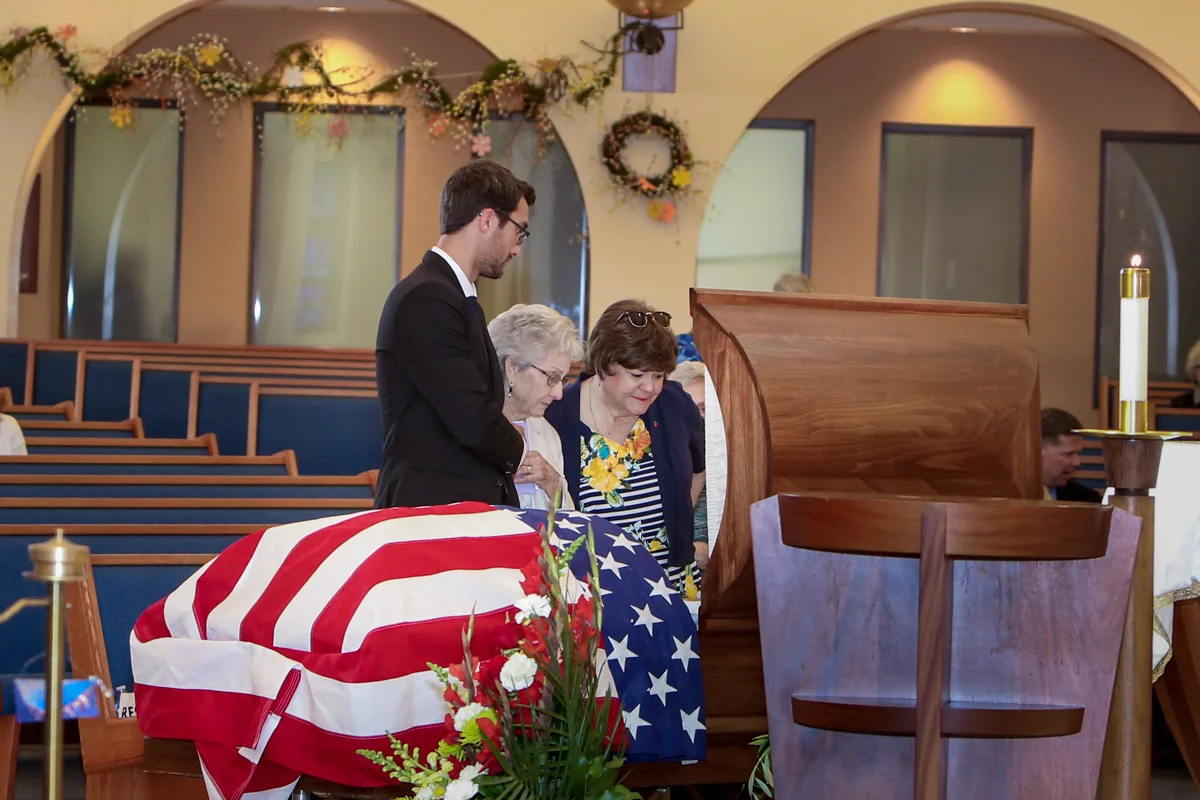 EliFuneral-0817.jpg