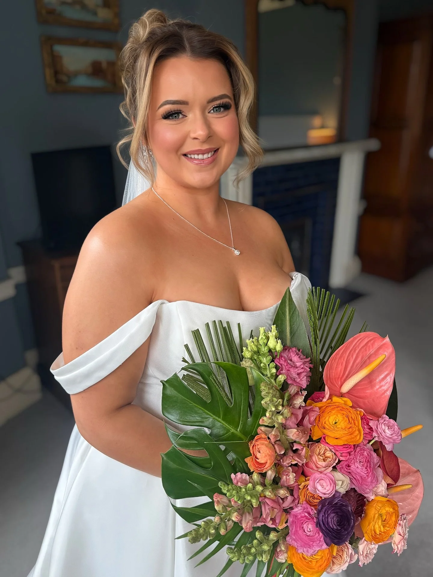 Charlotte 🤍🌺
What a gorgeous girly inside and out! Thank you for choosing me, trusting me and supporting me. 

It&rsquo;s SO important to feel like you on your wedding day so this Bride chose to wear her every day lashes to make sure she felt 100% 
