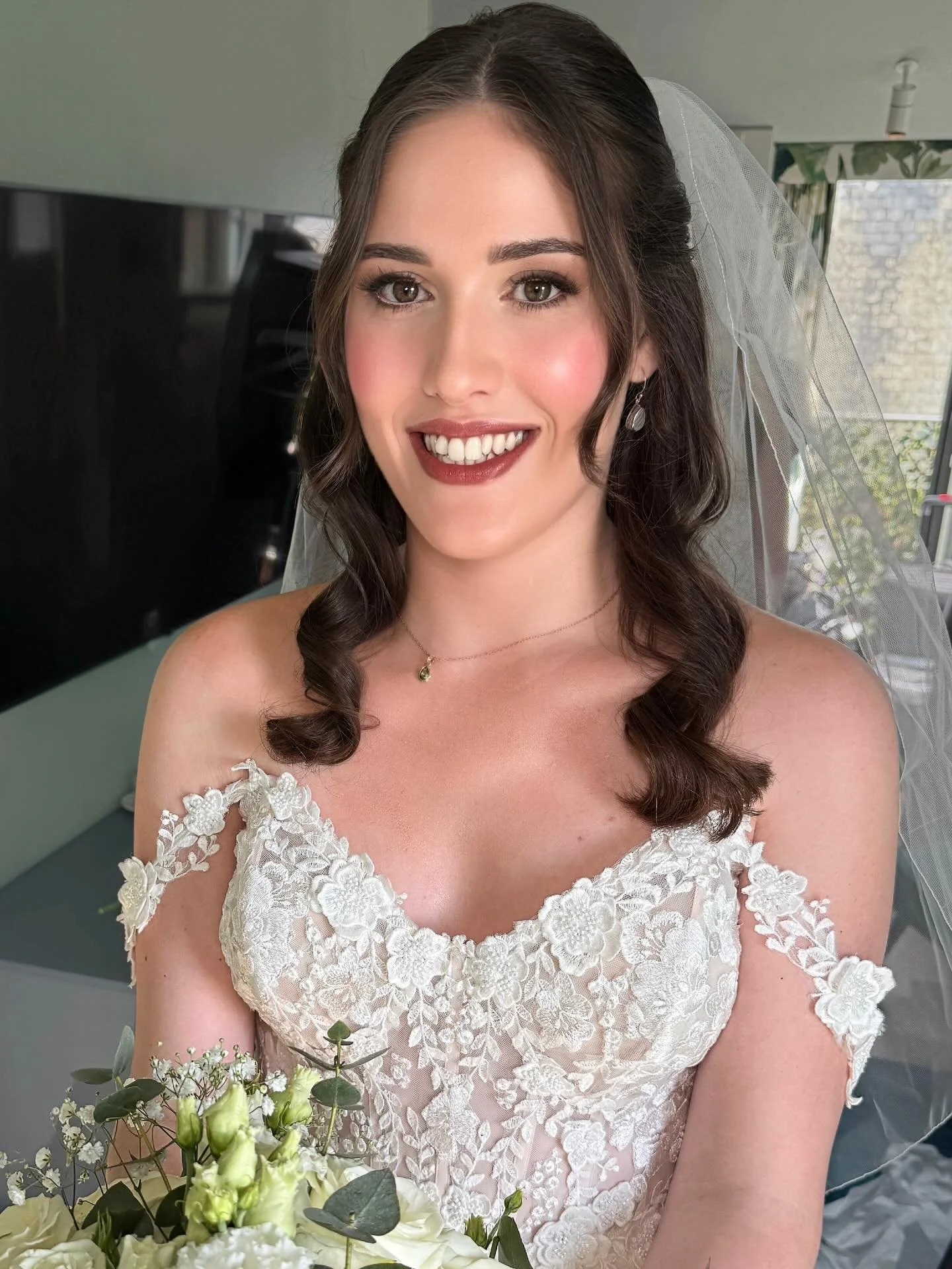 Isabelle - what a beauty! ✨

I get to meet soo many wonderful ladies every year, who trust me with such an important part of their wedding day, but I will never forget this Bride. Isabelle, thank you for making me feel soo at ease from the moment I m