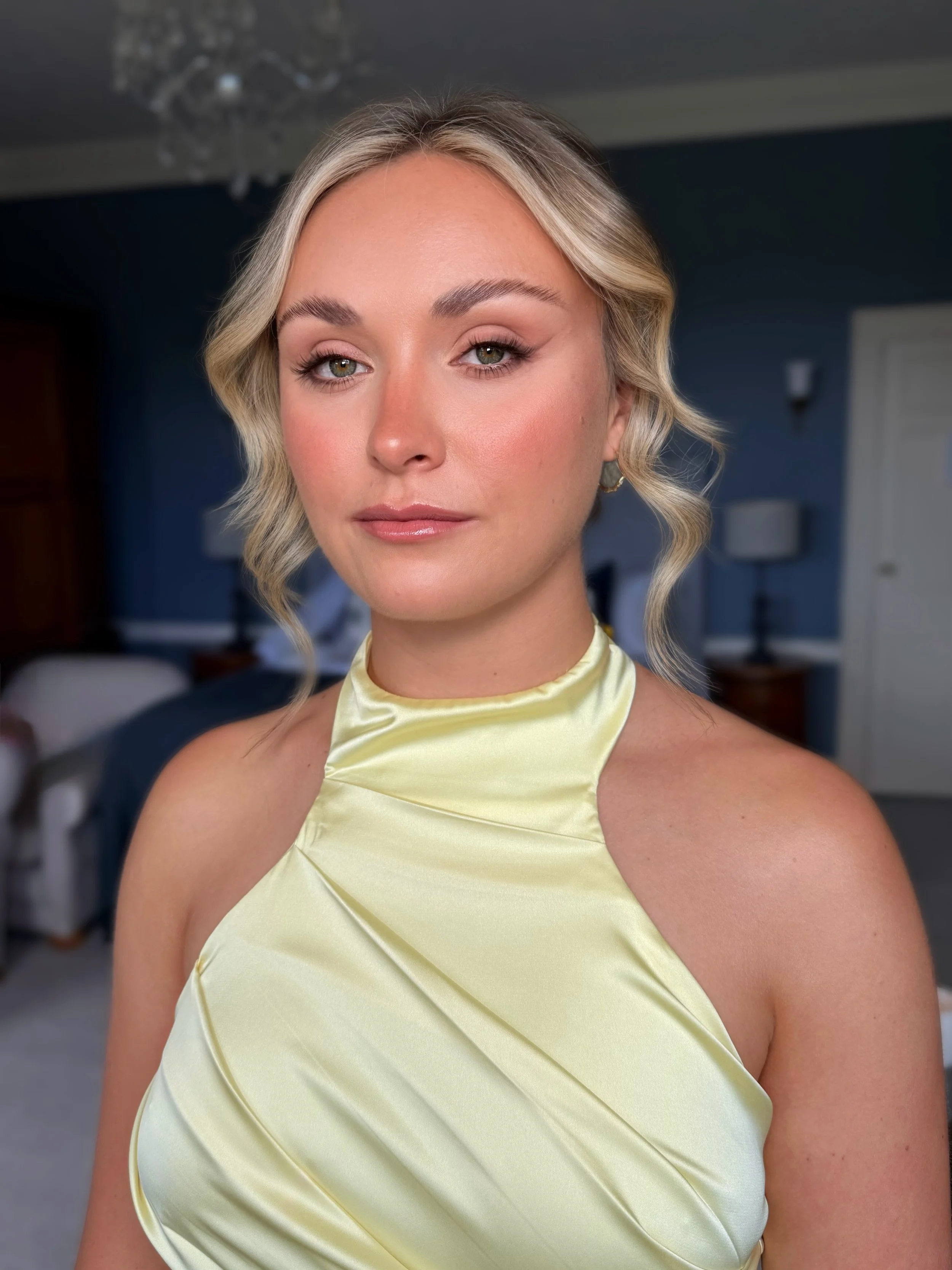 We&rsquo;re going for summer, sun-kissed &amp; a golden glow at Deer Park today 🌞 

What a beautiful soul Victoria had, such a pure cheerful girly.

#deerparkhoniton 
#deerparkwedding 
#deerparkweddingvenue 
#devonbridalmakeup
#bridalmakeupdevon 
de