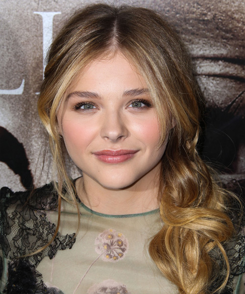 Gotta have Chlomo — Chloë Grace Moretz leaving a nail salon in