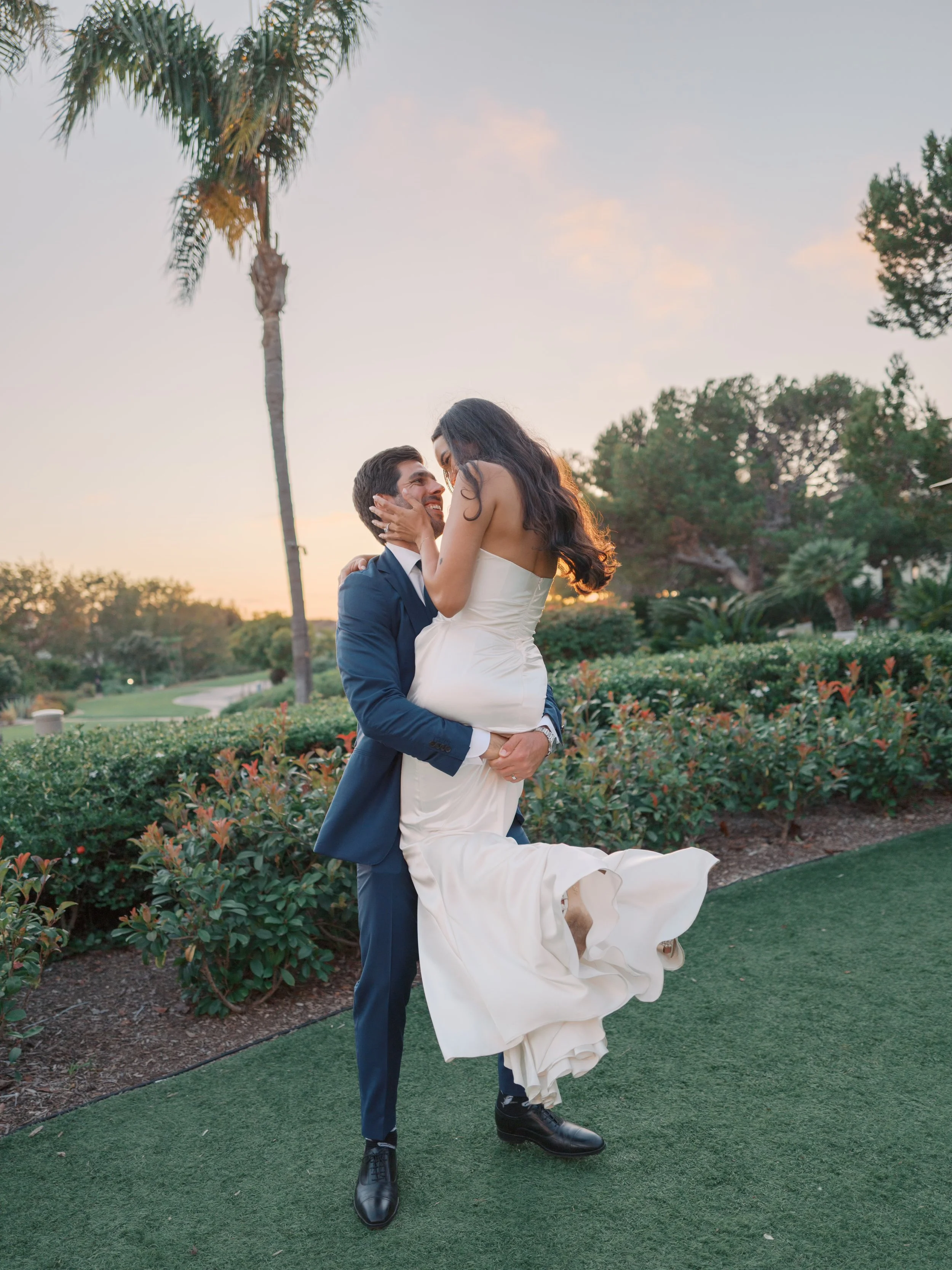 terranea-resort-wedding-bride-groom-golden-hour
