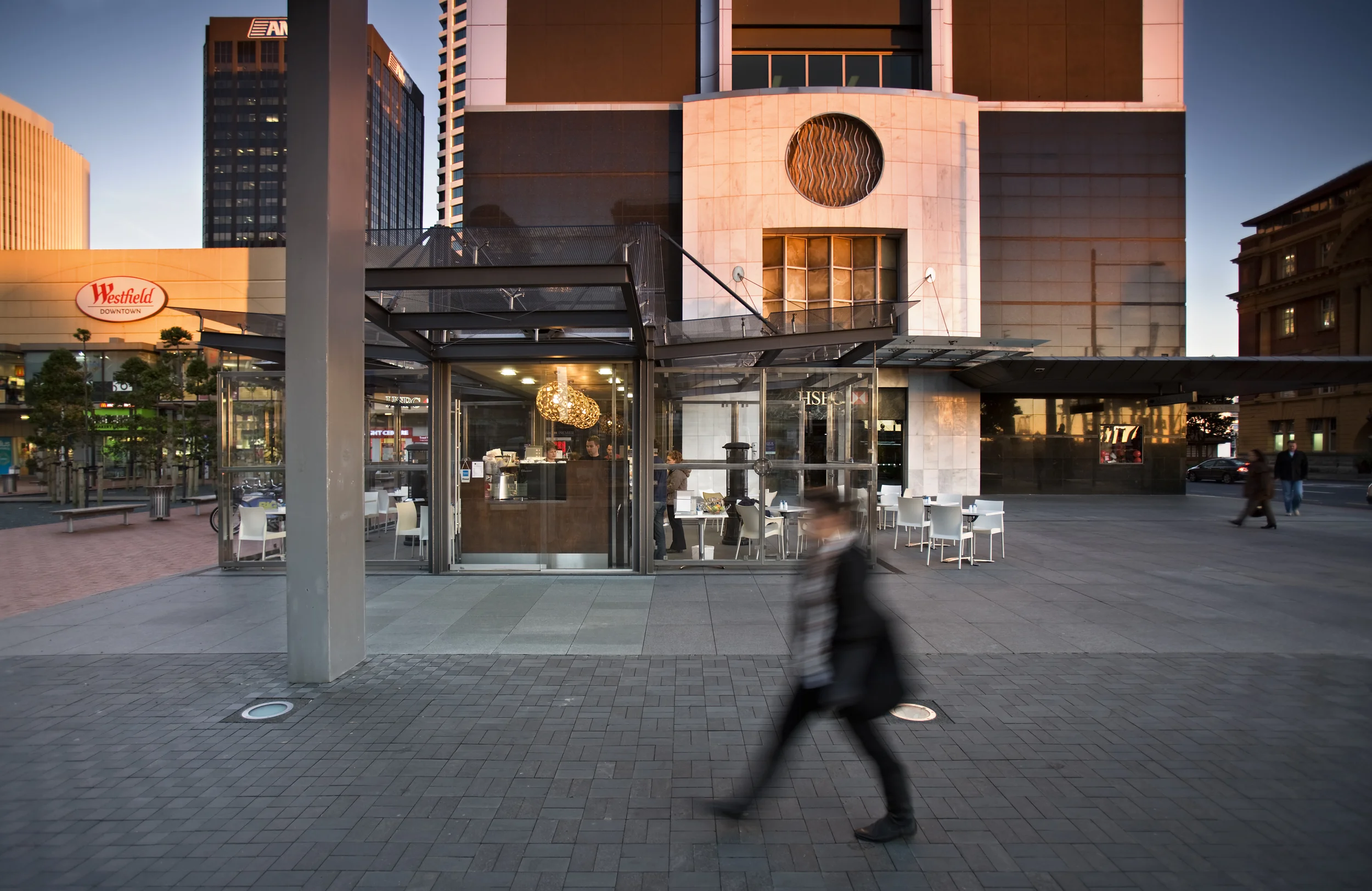 1QueenStreetCafe_Exterior_09.jpg