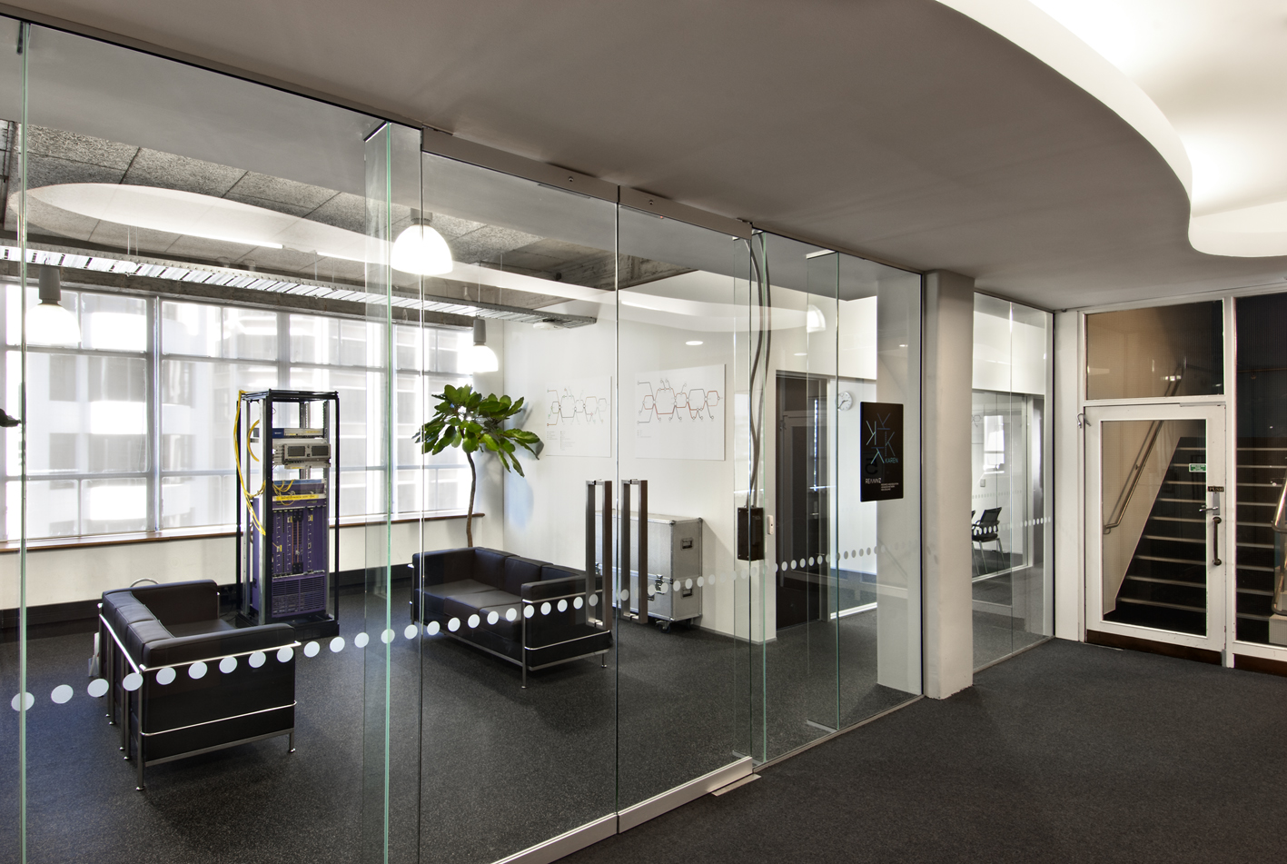 ReannzFitout5_S.jpg