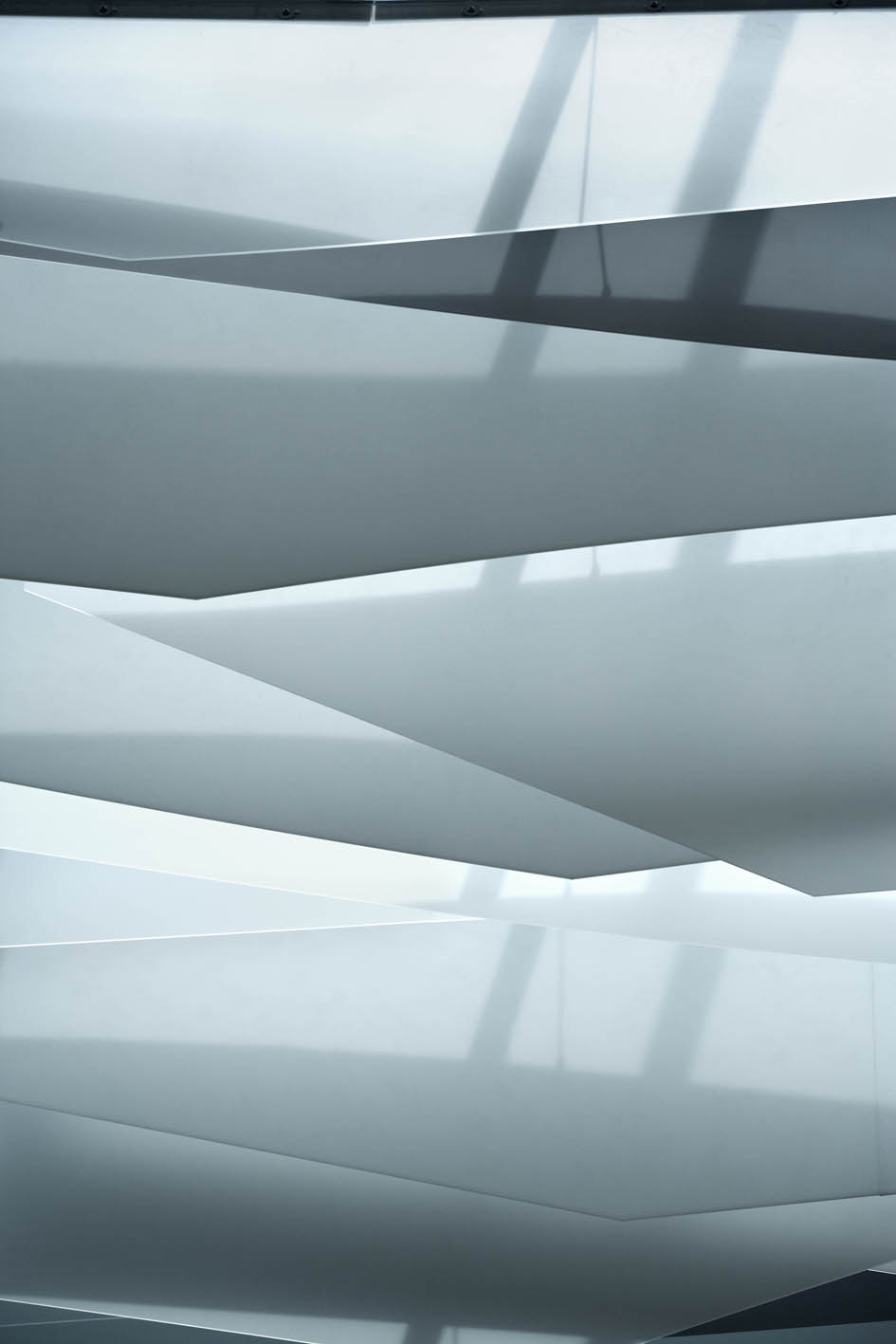 AA_DeparturesInterior_H7817_S.jpg