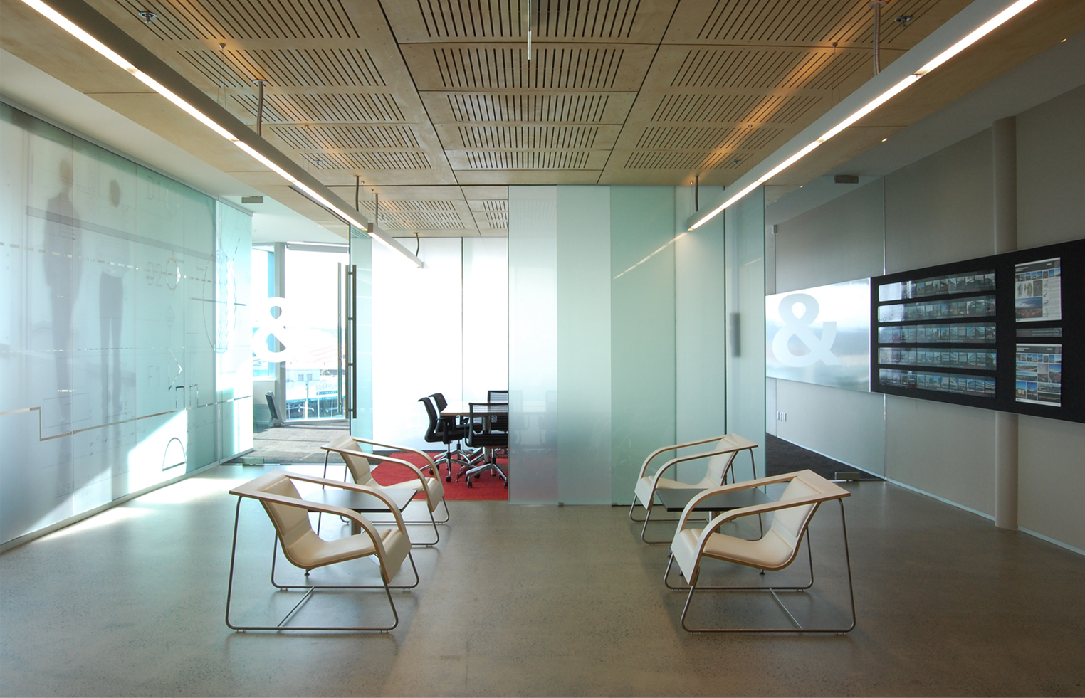 S&TAuck_GlasBox2.jpg