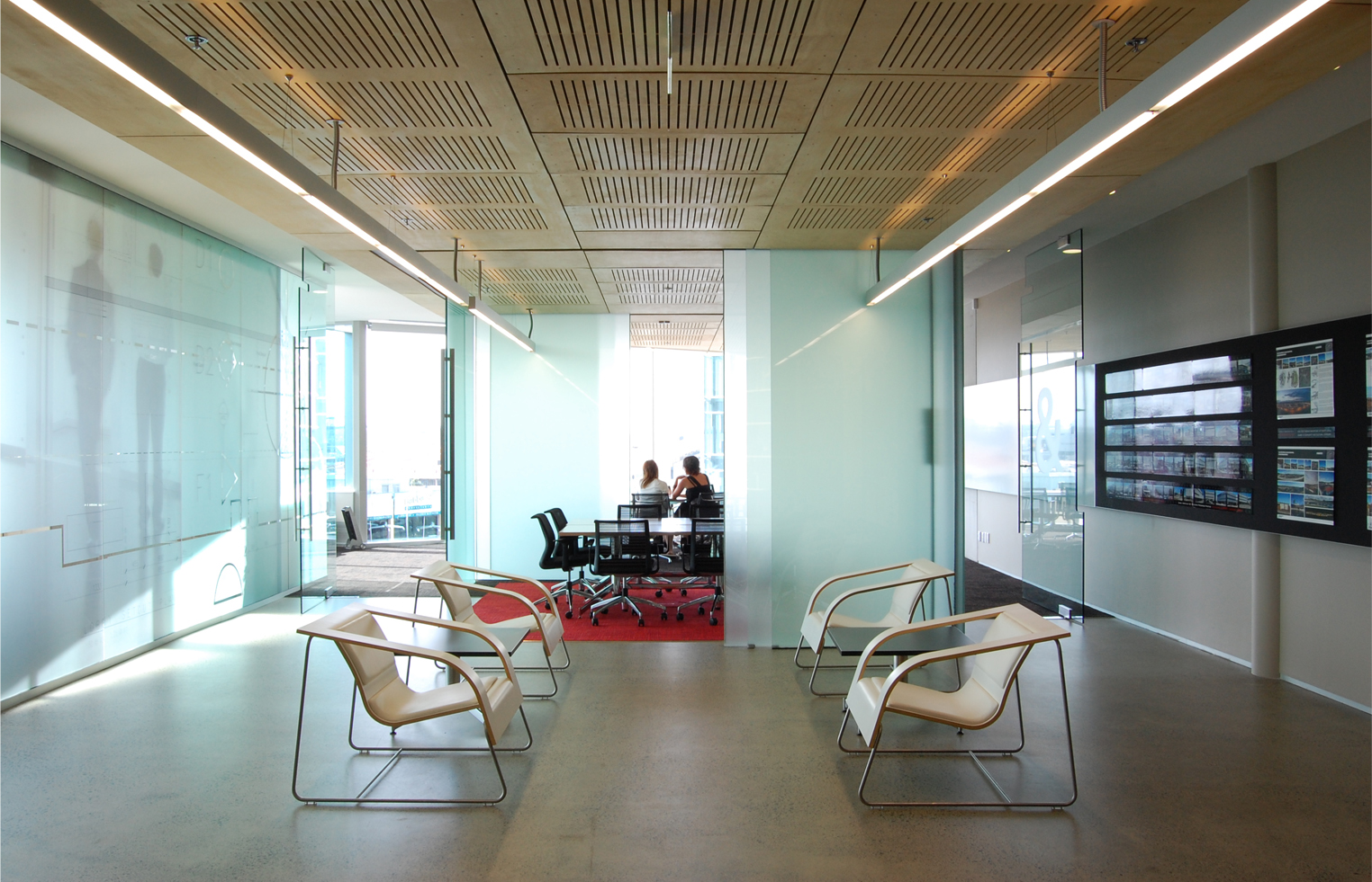 S&TAuck_GlasBox3.jpg