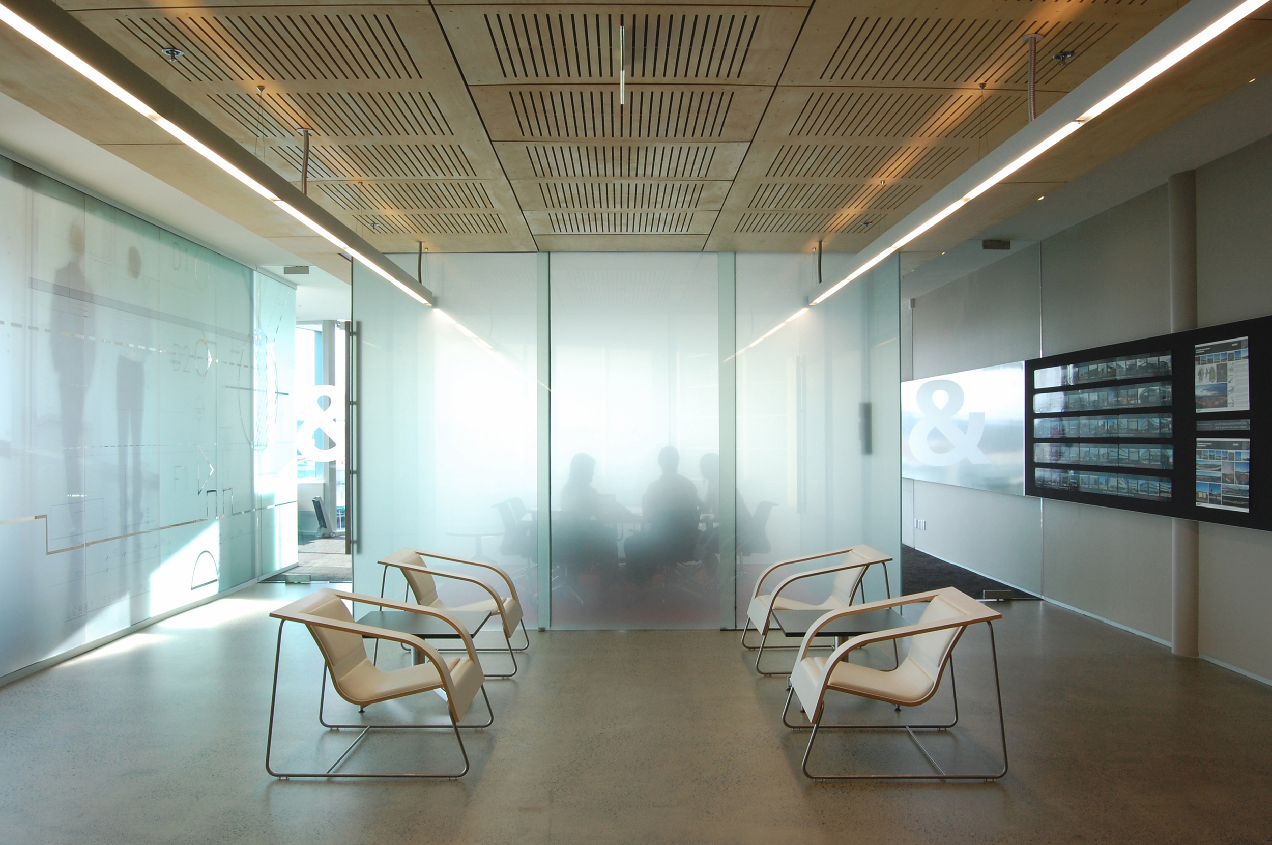 S&TAuck_GlassBox_M.jpg