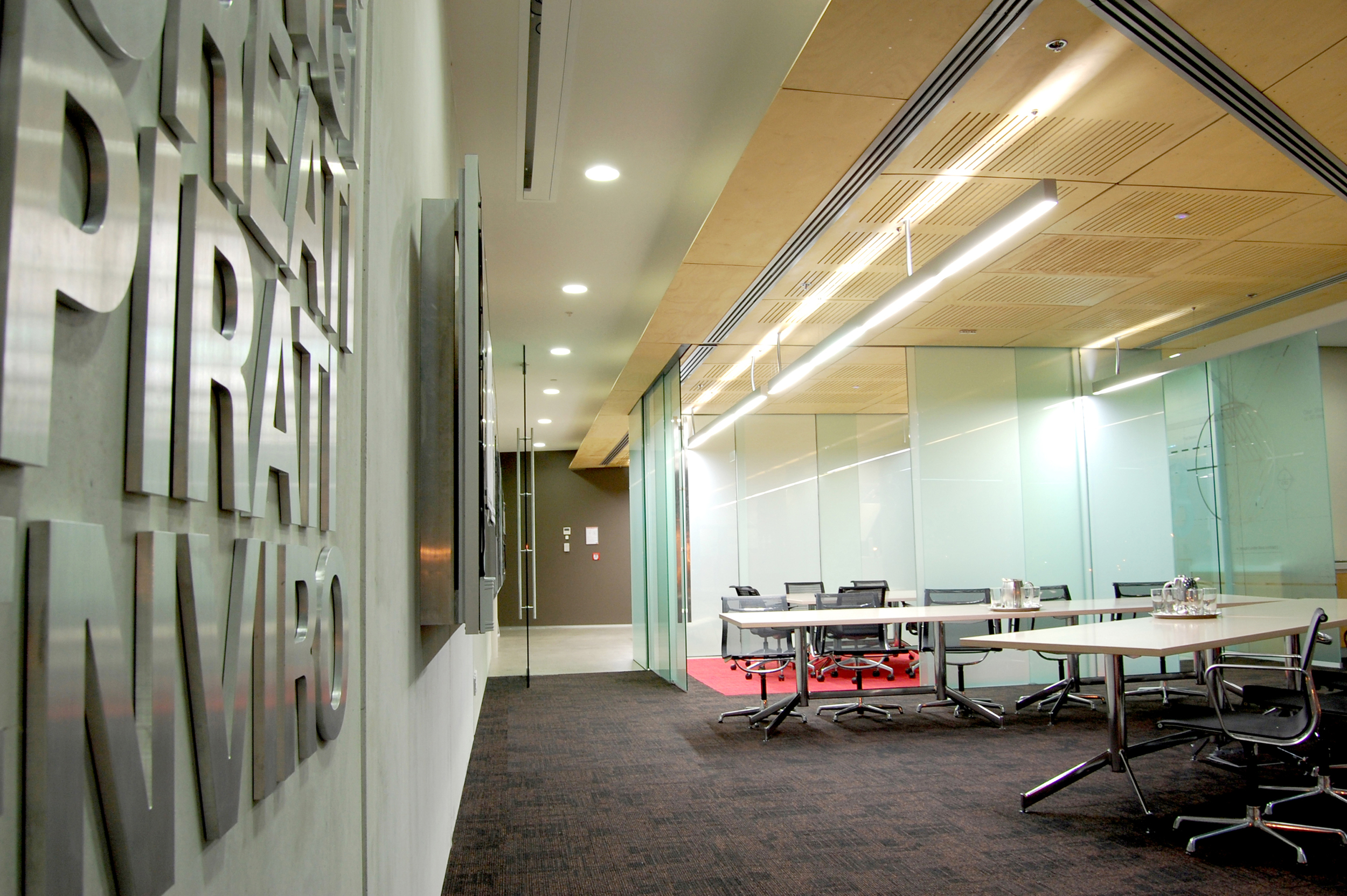 S&TAuck_MeetingRoom_M.jpg