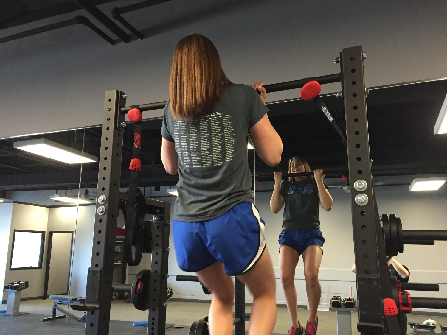 Jacq doing pull-ups in one-on-one personal training