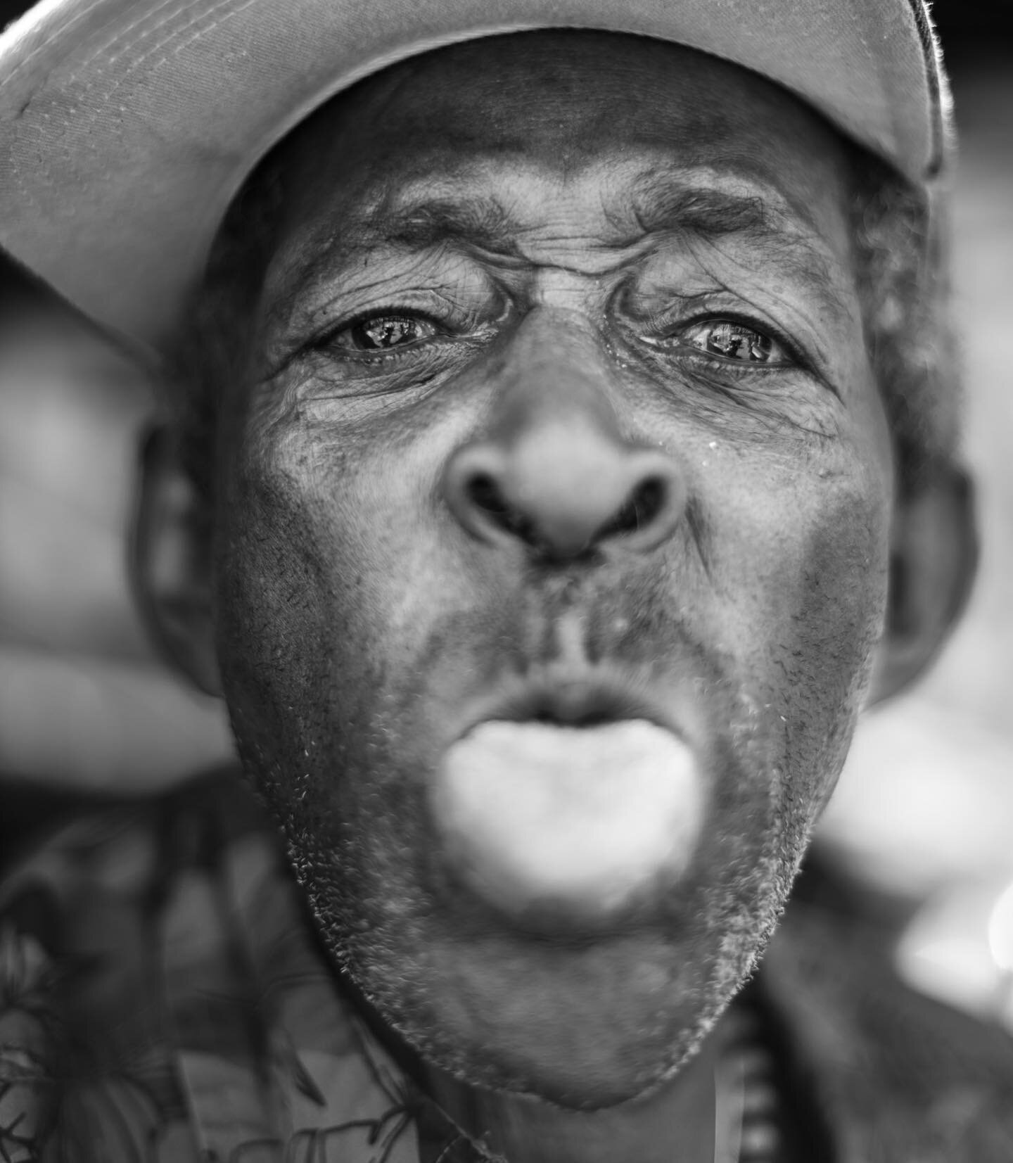 Salvador .
.
IN YOUR FACE
.
.
16th &amp; Mission street 
.
.
May 2023
.

.

San Francisco , Ca 2023
.

#street_macadam  #ic_portrait #portrait photography #portraits_life #sanfrancisco #streetphotography_bw #bnw #streetlife #ig_captures #bnwportrait 