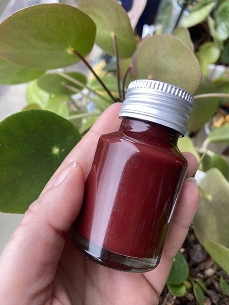 Madder lake, bottled