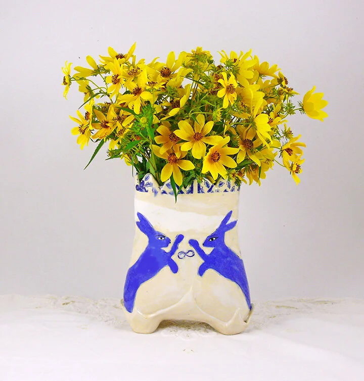kiffney-blue-white-rabbit-rose-vase (2).JPG