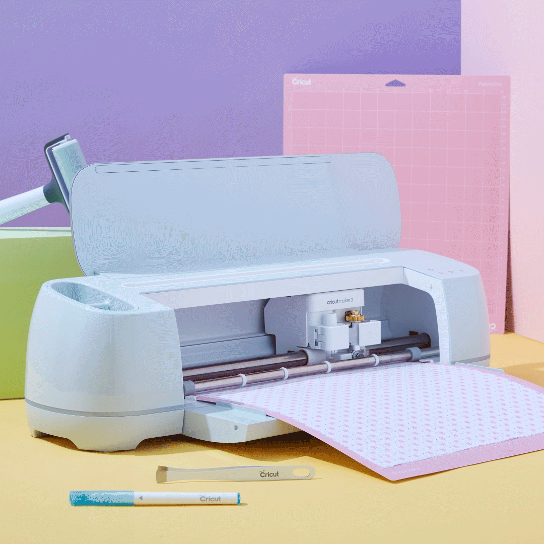 3722-28604_Cricut-Maker-3-Bundles_Sewing-GIF.gif