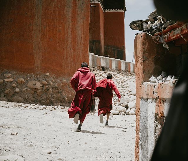 High in the Himalayas Children Monks are running back into the monastry for morning prays(Forbidden Kingdom of Lo in Nepal)
.
.
.
#monks #nepal #travel #traveldiaries #travelnepal #tibet #monastery #natgeo #buddha #buddhism #explore #explorenepal #lo