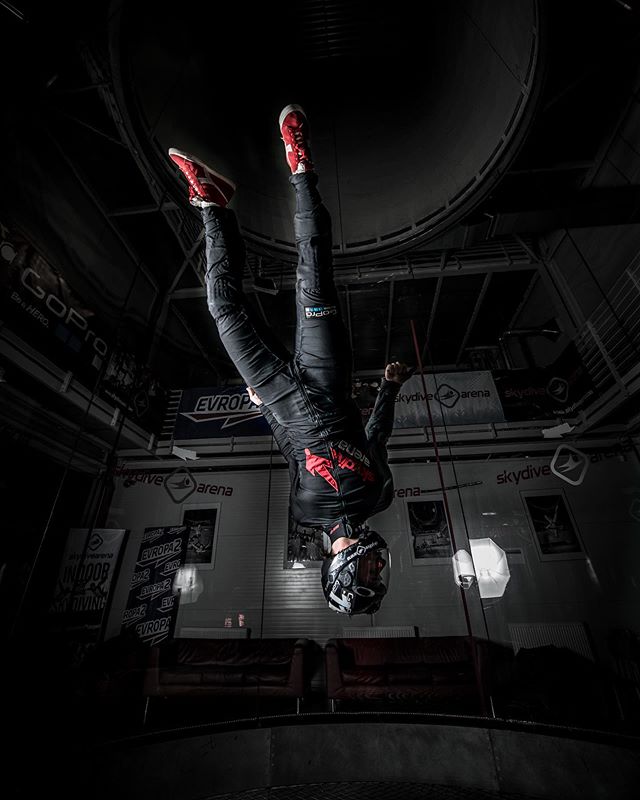 Upside down! One of my most favorite photo from wind tunnel. Flyer one and only @turekhonza from @hurricanefactory_prague .
.
.
#skydiving #indoorskydiving #tunnelskydiving #hurricane #hurricanefactory #sport #sportphotography #redbull #gopro #fairpl