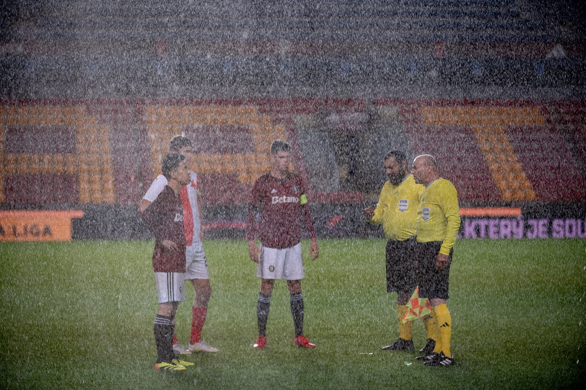 Derby 16.6._Still-103.jpg