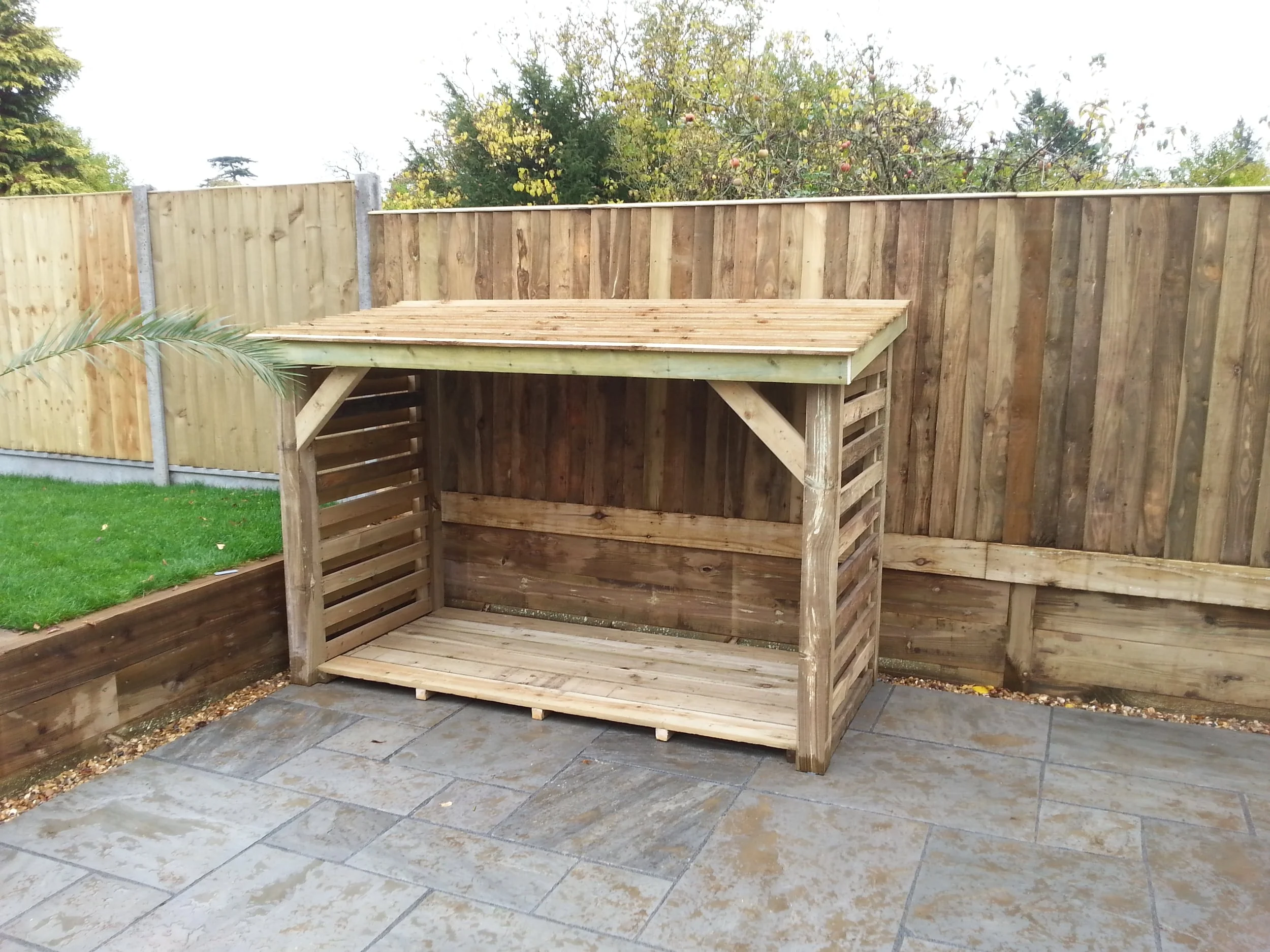 Bespoke log store, Cookham