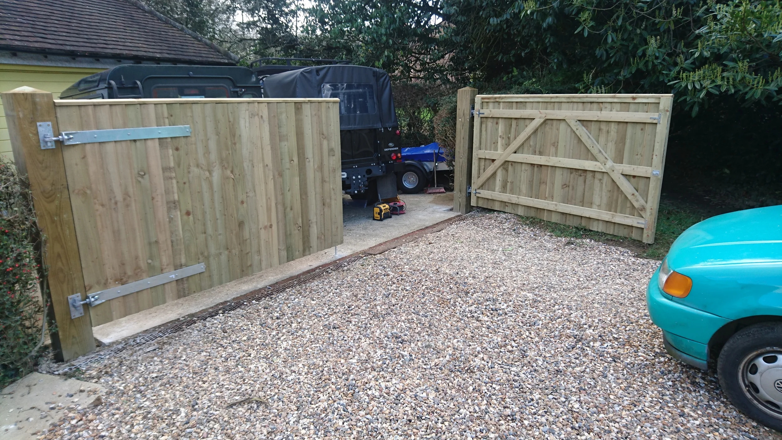 Bespoke double leaf driveway entrance gates, Bolter End