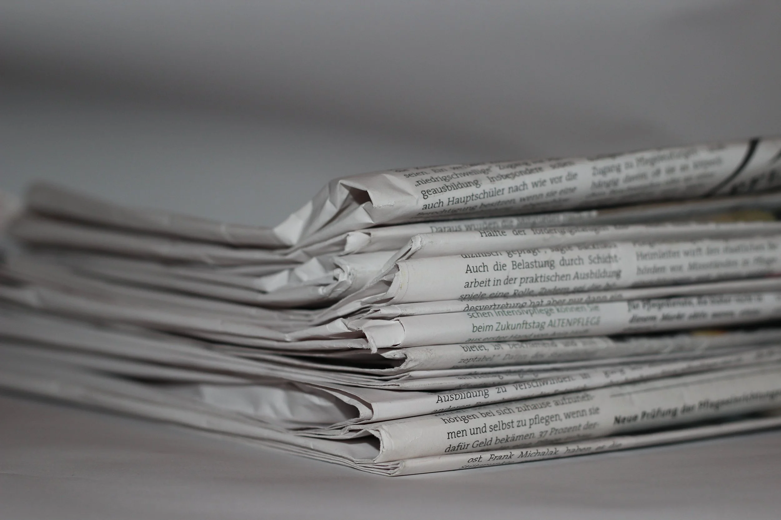 advertisements-batch-blur-518543.jpg