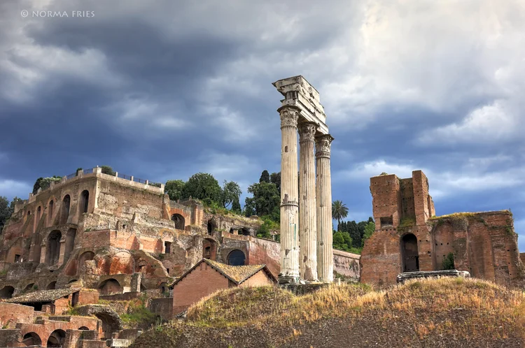 IT249: "Roman Forum: temple of Castor and Pollux"