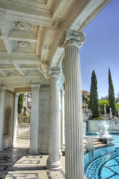 NC604: "Neo-classical columns"
