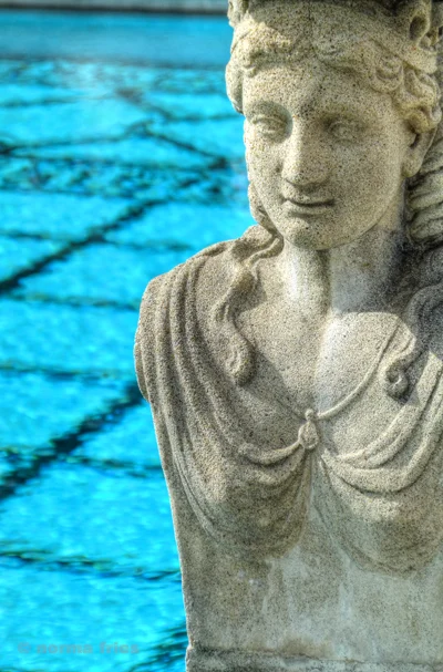 NC607: "Neo-classical statue and pool"
