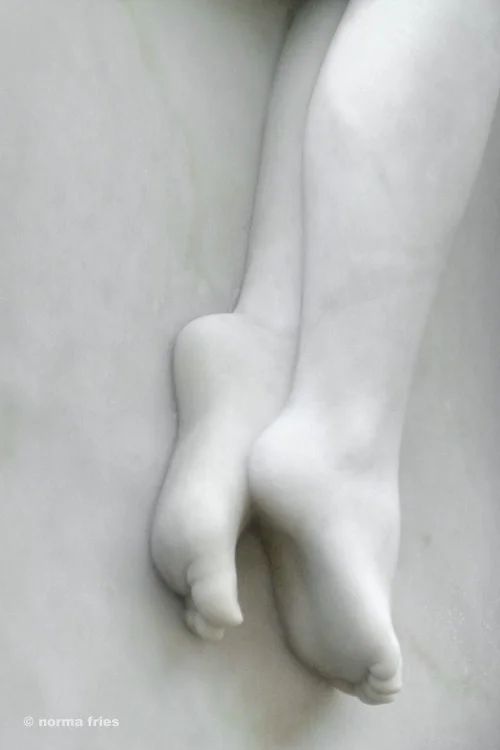NC615: "Marble feet"