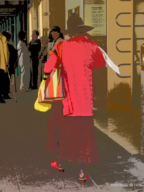TU710: "Chicago" Woman in red"