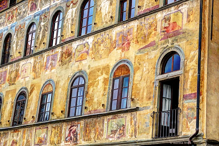 IT313: Florence: "Paintings everywhere"