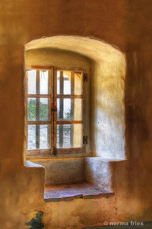 CM432: La Purisima Mission side window