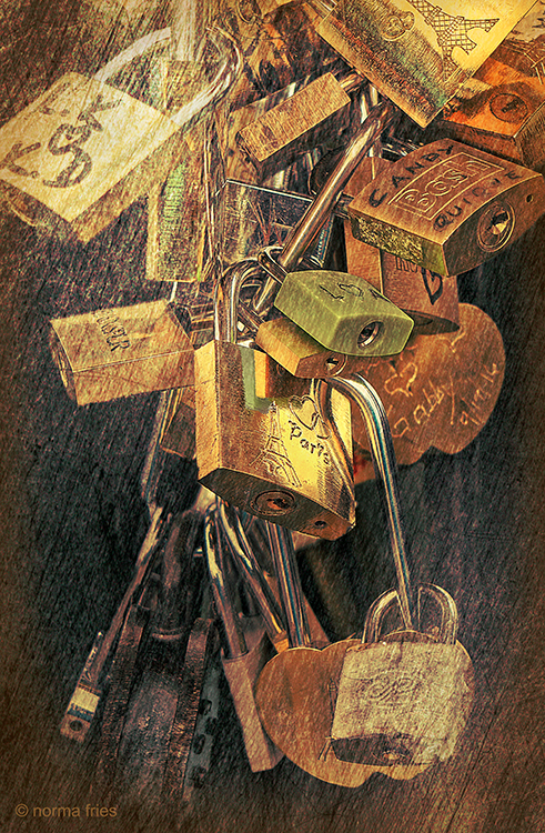 FR401 - Paris: Love locks