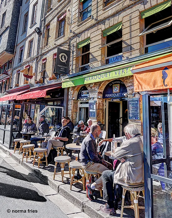 FR425: Cafe scene (Honfleur, France)
