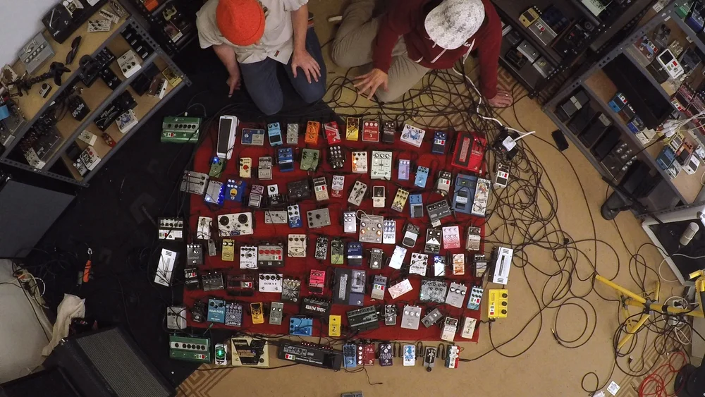 Welcome to the new Pedals And Effects + 100 Pedals video!