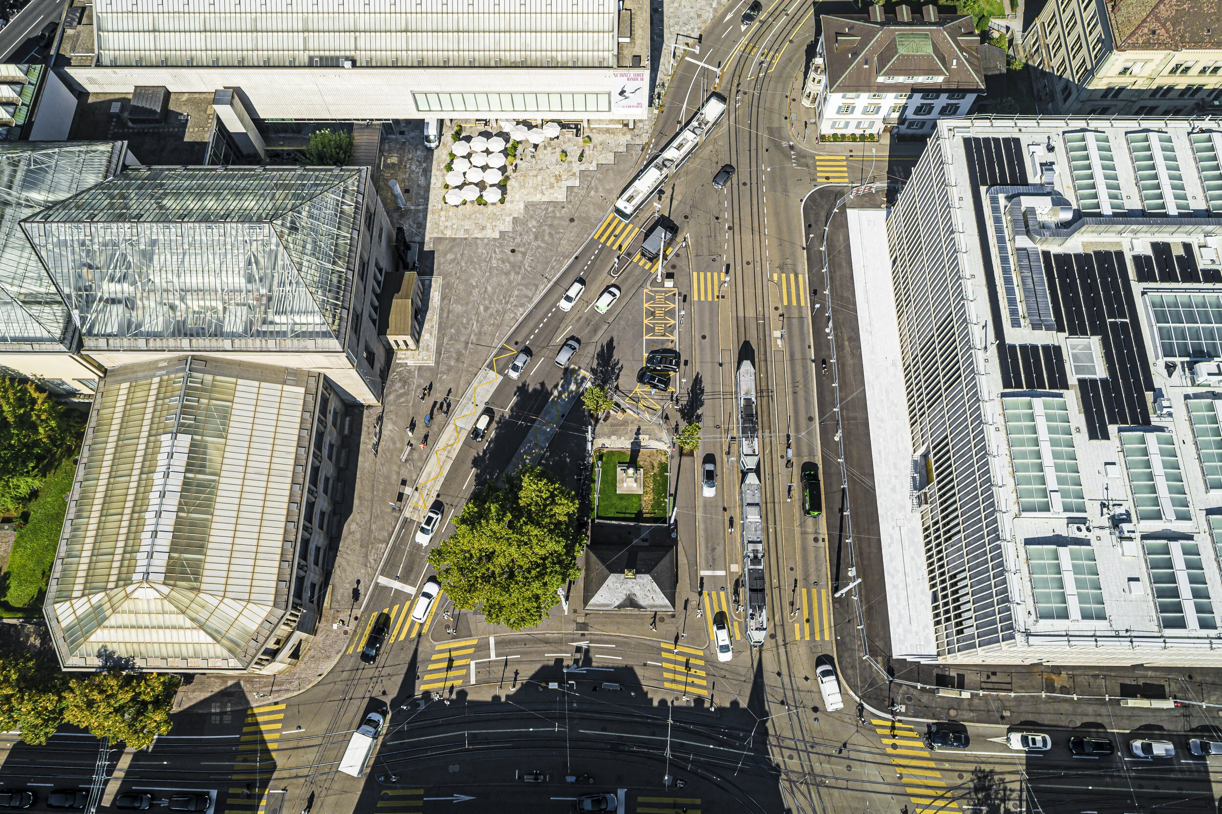 DrohneZürich-9-Heimplatz_Kunsthaus.jpg