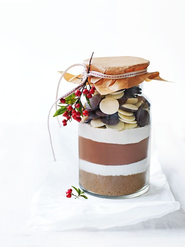 223257708935af3a4a2f389100c7faf2--gift-jars-jar-gifts.jpg