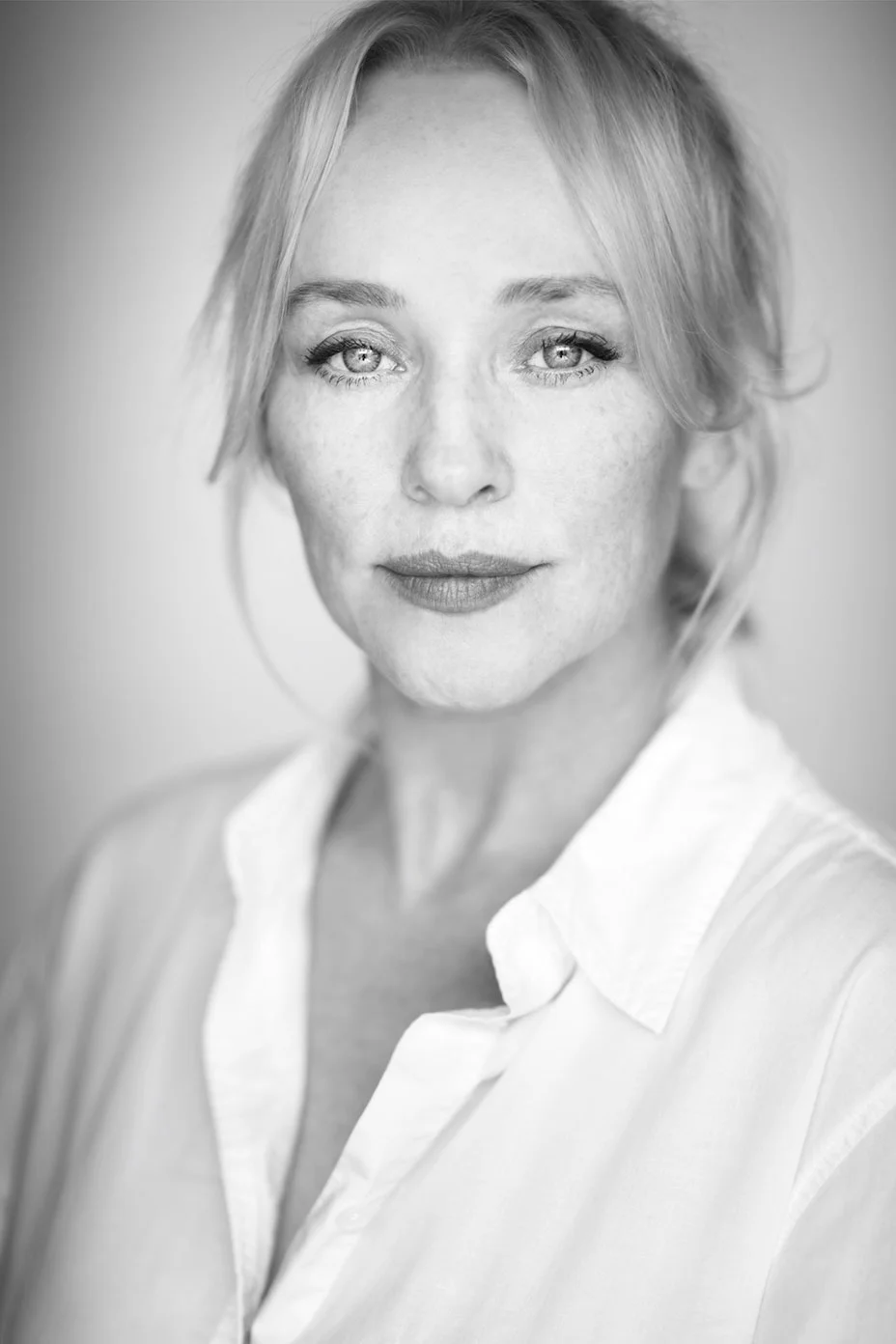 Marnya Rothe Headshots - Actor Headshots